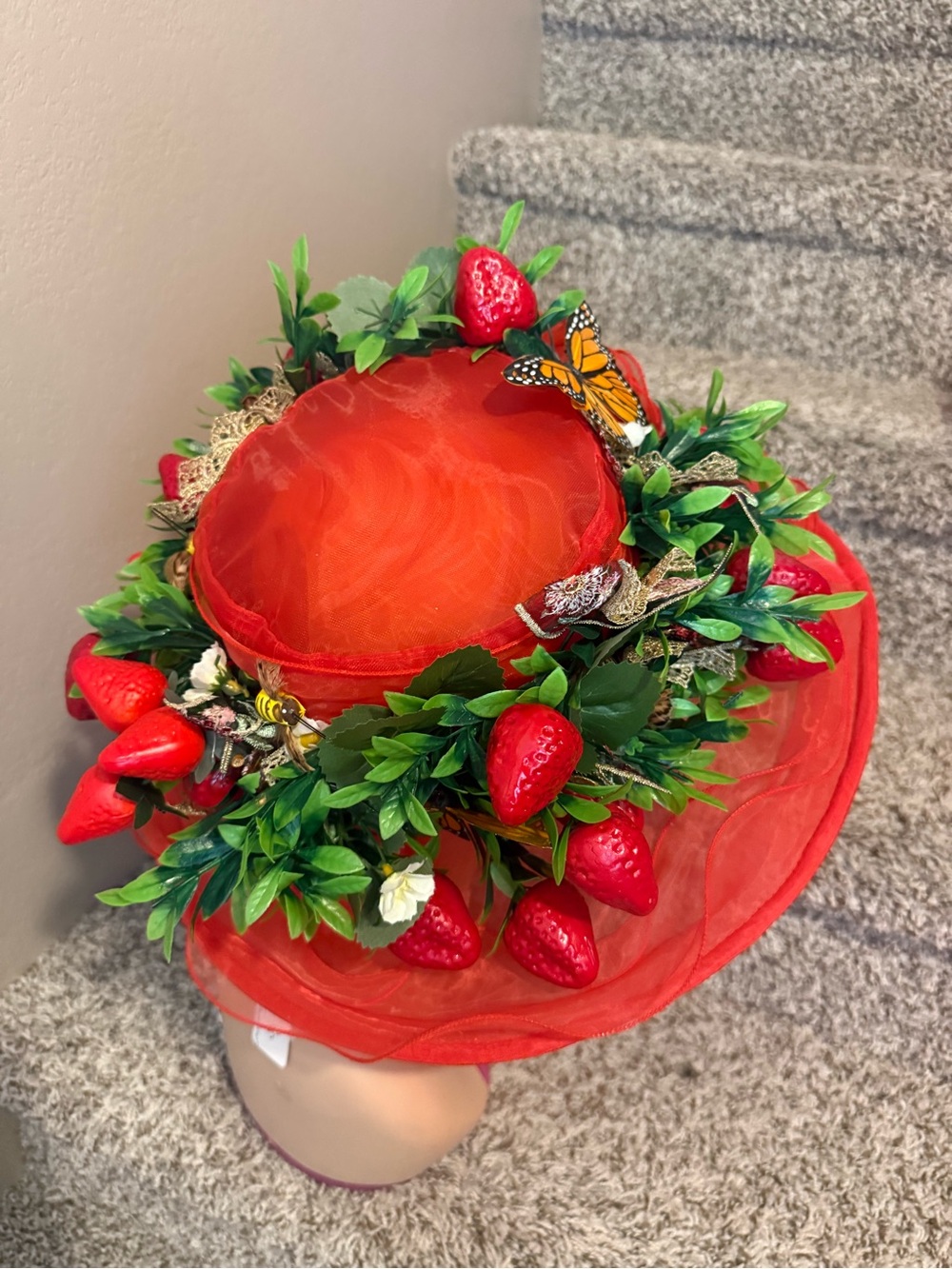 Strawberry fields hat - Picture 10 of 10